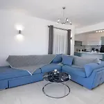 Mary's Luxury Elaia 1