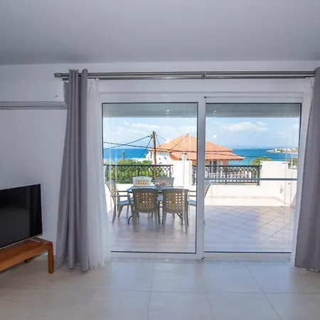 Mary's Luxury Elaia 1 *