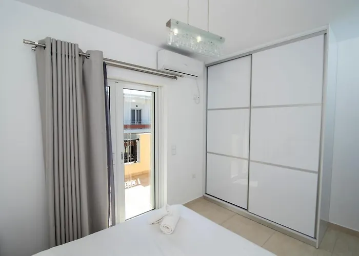 Апартаменты Mary's Luxury Elaia 1 *